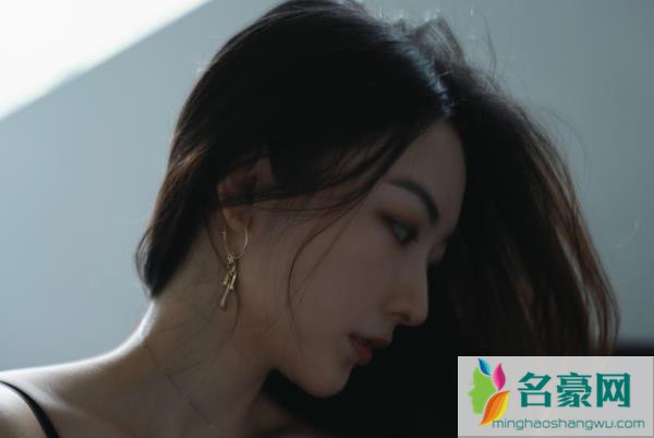 女孩子被撩到脸红
