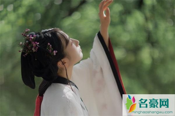 女孩子被撩到脸红