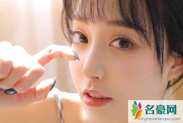 亲吻情人节朋友圈