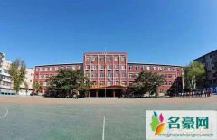 锦州国和小学闹鬼事件，校园惊现白衣女鬼吓坏学生