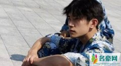 易烊千玺军训路人照 网友称get不到易烊千玺的帅是