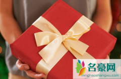 暗示男朋友想要的礼物可是就是不送 男朋友从来不