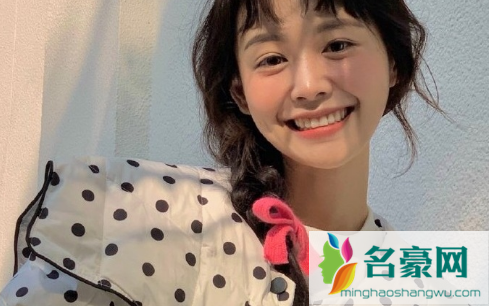 男朋友送的礼物有点贵应不应该接受3