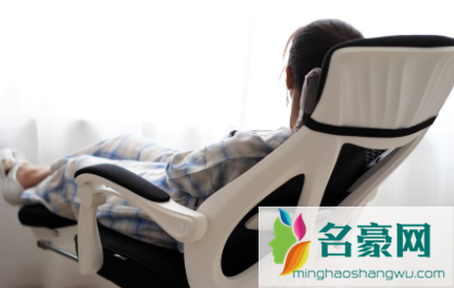 电脑椅靠背后仰怎么修1