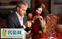 出轨男人的表现和心态，男人出轨会付出感情吗
