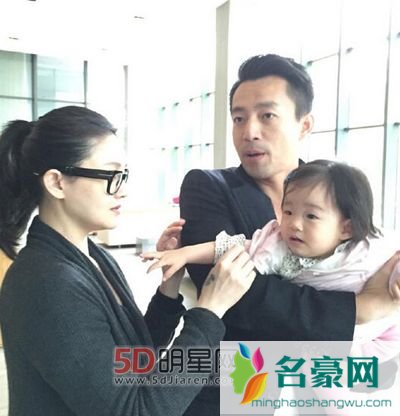 大s比汪小菲有钱吗 婚礼上汪小菲扇大s