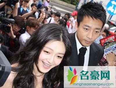 大s比汪小菲有钱吗 婚礼上汪小菲扇大s