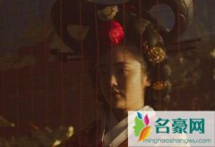 韩剧王国中殿娘娘袜子上为什么有血 国王真的死了