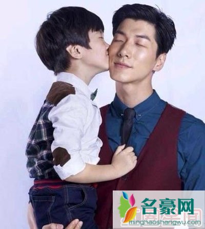 张亮和儿子天天照片
