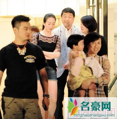 网传左小青老公照片