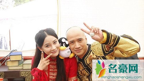 何晟铭强吻袁姗姗 袁姗姗何晟铭接吻吻戏 