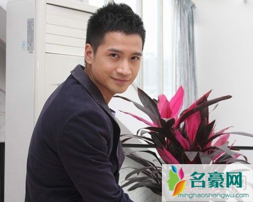何晟铭强吻袁姗姗 袁姗姗何晟铭接吻吻戏 