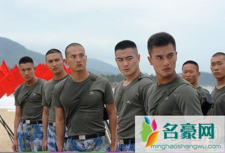 火蓝刀锋张冲扮演者赫子铭个人资料肌肉照片 赫子铭是几级演员