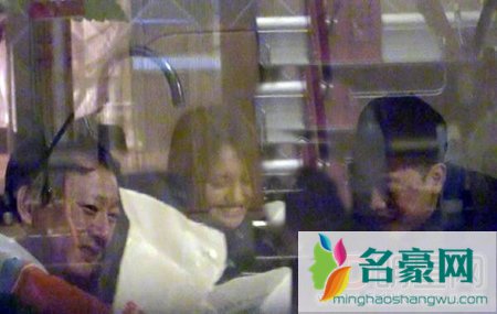 郑爽胡彦斌热恋亲吻图片 郑爽和胡彦斌拥吻视频照片