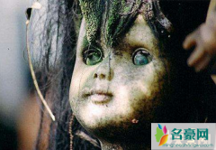 日本鬼娃娃花子传说，鬼娃娃花子在校园厕所杀人