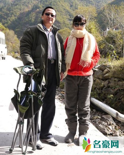 李小璐的爸爸是谁 李小璐骂张歆艺
