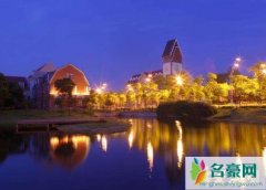 上海美兰湖青蛇勾魂案，青蛇附体让游客跳湖自杀