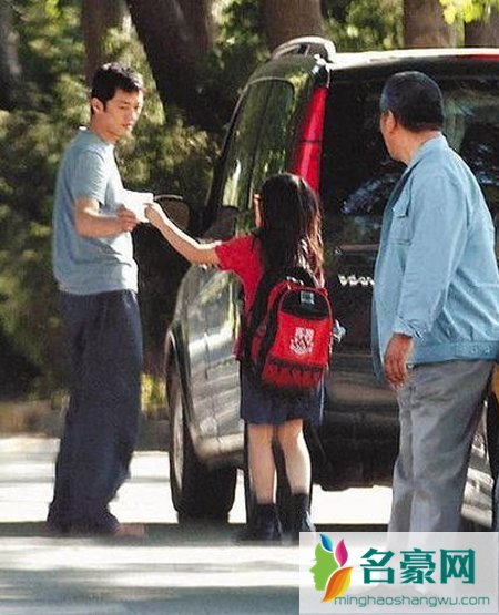 李亚鹏对窦靖童好吗 窦靖童和李亚鹏关系