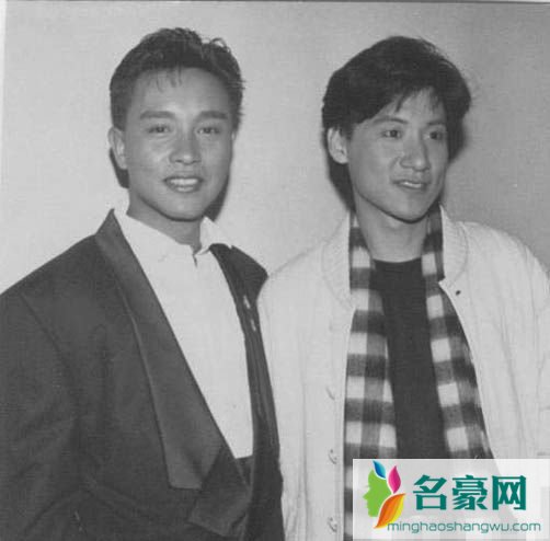 张国荣和张学友关系唱功 张国荣给张学友颁奖