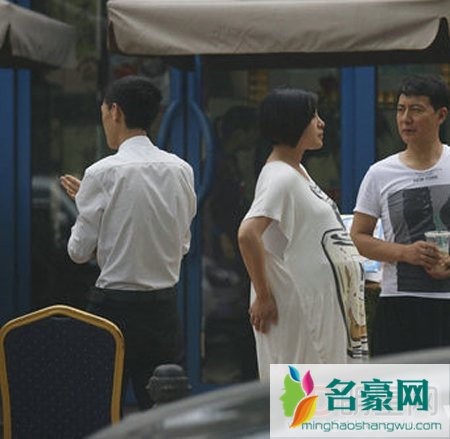 王雅捷和谁长的像 王雅捷的素颜照/军装照/生活照