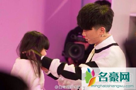 白举纲个人照片 白举纲参加男左女右