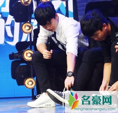 宁桓宇白举纲接吻 宁桓宇白举纲综艺合照
