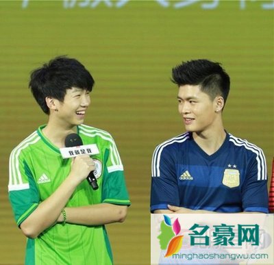 宁桓宇白举纲接吻 宁桓宇白举纲综艺合照