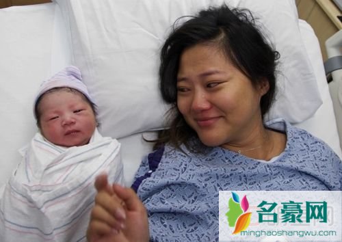 王学兵三婚妻子多大 王学兵三婚娇妻美照曝光