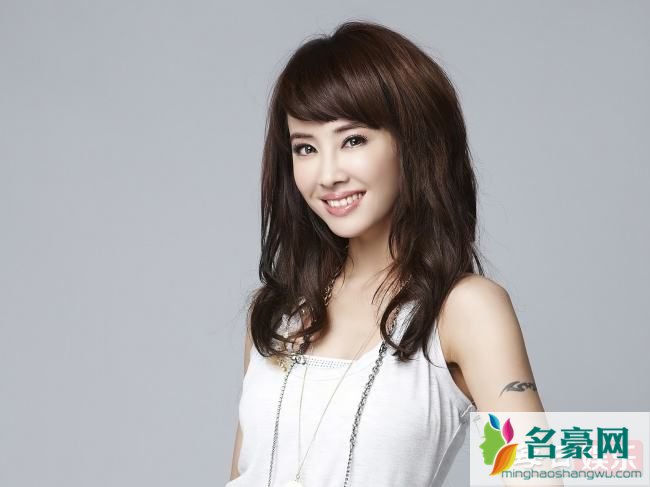 中国好声音肖蔷《执迷不悔》vs胡睿《柠檬草的味道》原唱及歌词