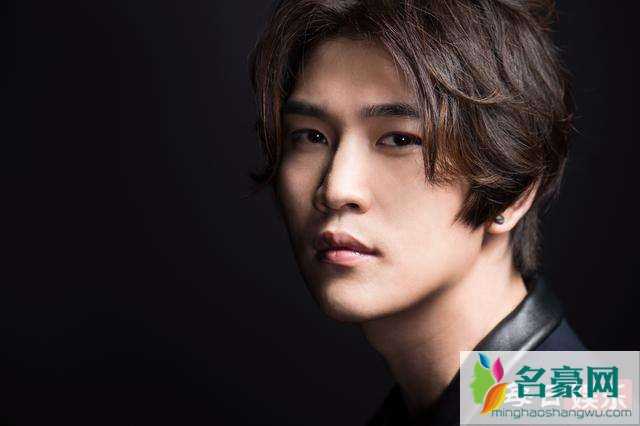  中国好声音李凡一《亲爱的，那不是爱情》vs陈其楠《Loving you》原唱及歌词