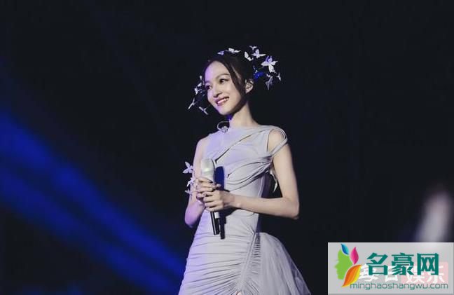  中国好声音李凡一《亲爱的，那不是爱情》vs陈其楠《Loving you》原唱及歌词