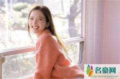 女生生气了怎么哄qq上幽默句子（看这头发都气炸了