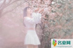 微信朋友圈祝福语回复句子（牵挂就是最好的思念）