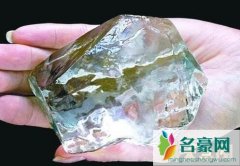 世界上最大的钻石（库利南重3106克拉-英国权杖上的