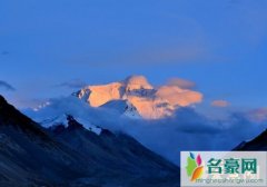 世界上最高的山（珠穆朗玛峰海拔8844.43米）