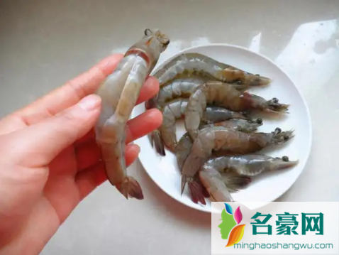 虾怎么剥壳去虾线2