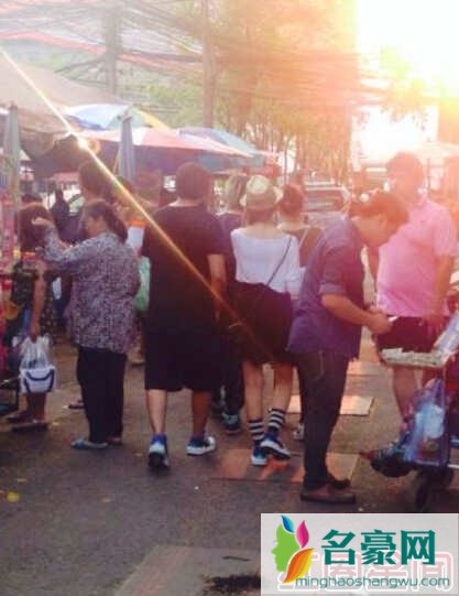 周杰伦和昆凌夫妇低调逛市场