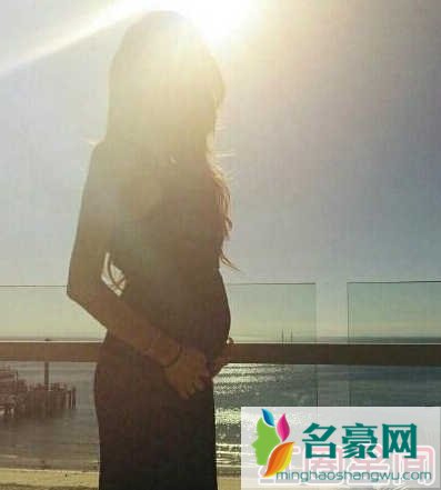 周杰伦曝昆凌孕照