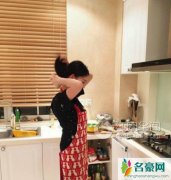 冯绍峰恋上林允 冯绍峰林允牵手照甜蜜在一起