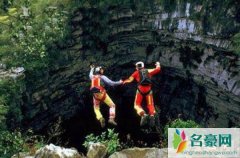 墨西哥燕子洞天坑（跳伞爱好者的天堂-深达426米）