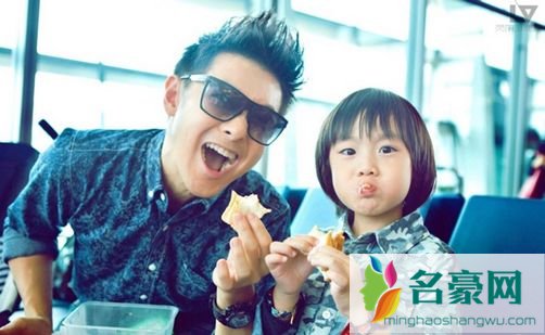 林志颖曝kimi粉裙照 林志颖带kimi走红毯 