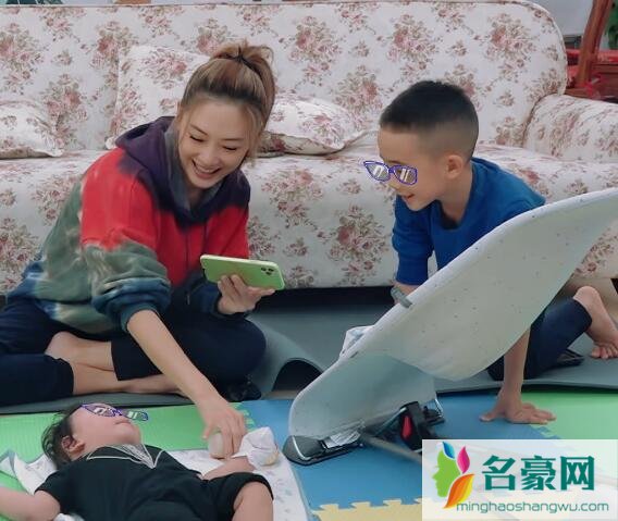 新生日记2jasper为什么要有墨镜特效