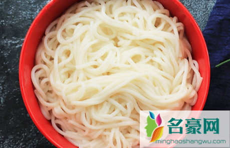 用热水泡开的米粉放冰箱几天3