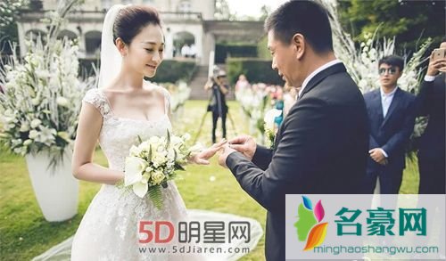 李小冉与导演鄢颇 李小冉老公鄢颇照片