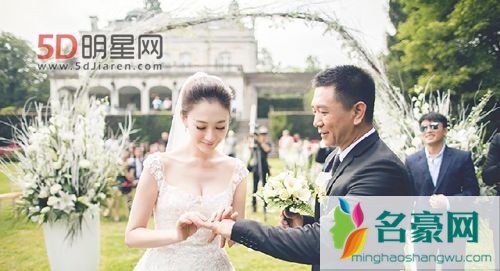 李小冉与导演鄢颇 李小冉老公鄢颇照片