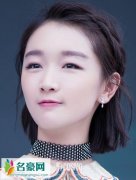 周冬雨人品到底怎么样 周冬雨偷瞄吴亦凡组成最萌