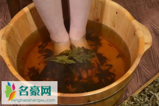 艾草泡脚后还要清水洗吗3
