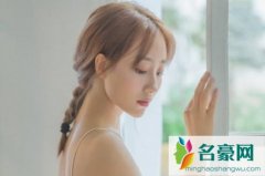 老婆每天加班很晚才回家，去接老婆发现她背叛我