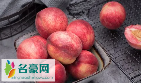 吃血桃要削皮吗1