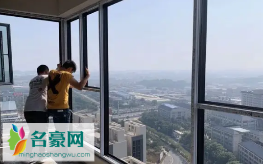 低楼层封阳台用85还是108的1